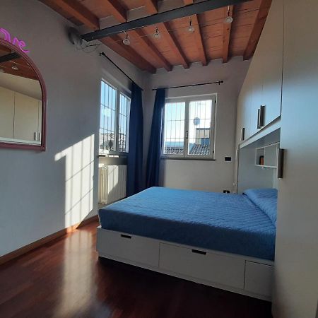 Appartamento Sui Tetti Di Parma Bagian luar foto