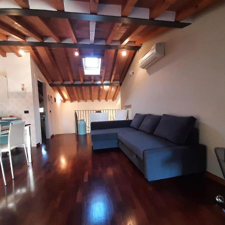 Appartamento Sui Tetti Di Parma Bagian luar foto
