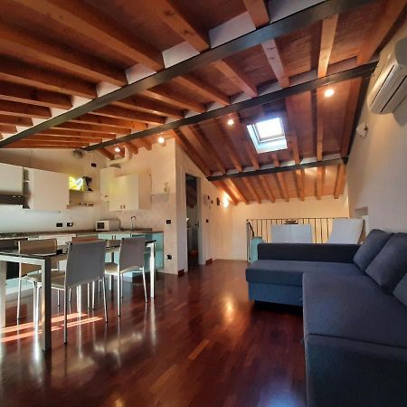 Appartamento Sui Tetti Di Parma Bagian luar foto