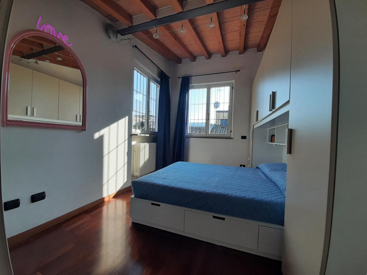 Appartamento Sui Tetti Di Parma Bagian luar foto