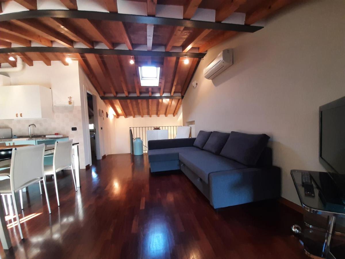 Appartamento Sui Tetti Di Parma Bagian luar foto