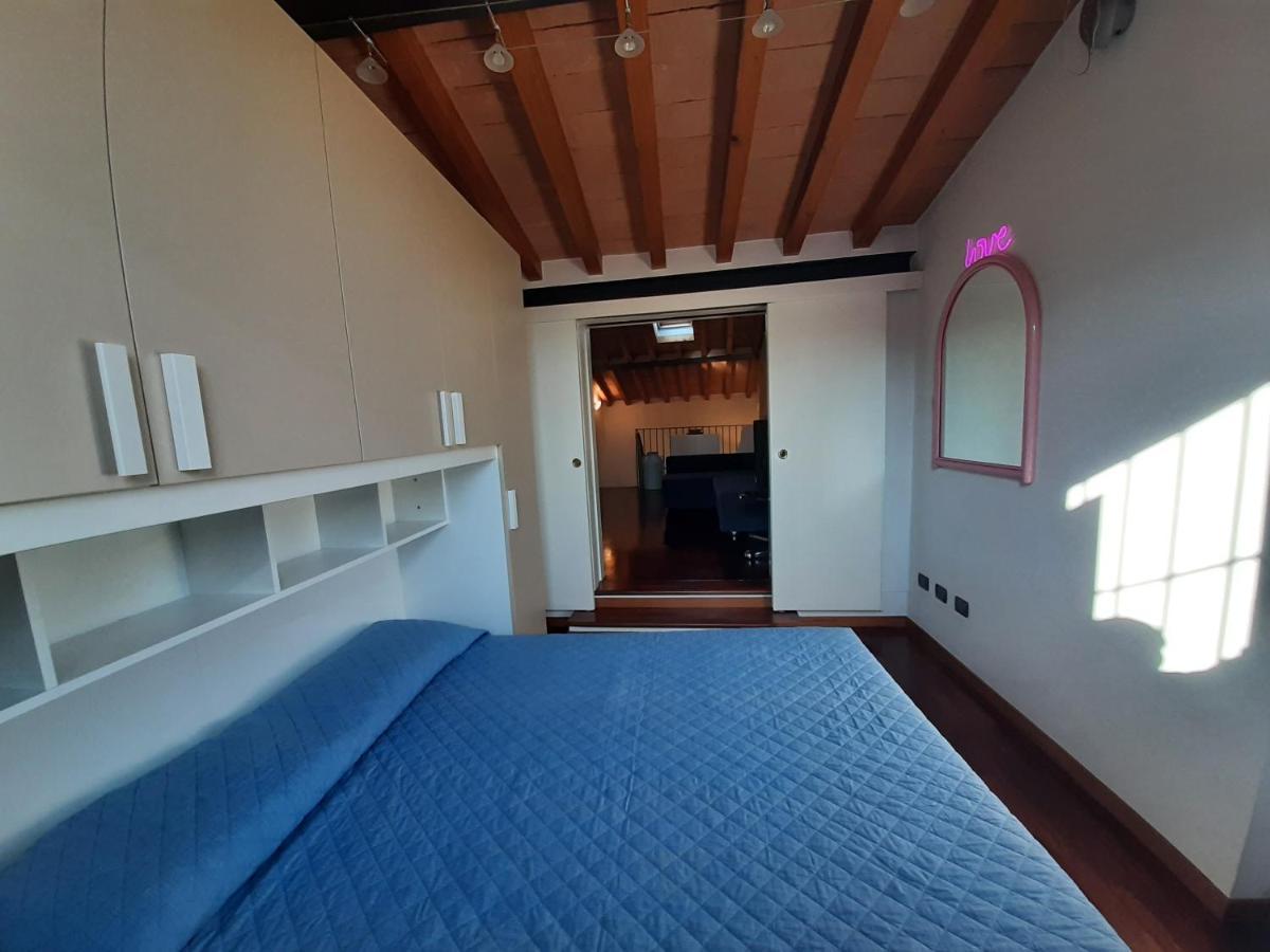 Appartamento Sui Tetti Di Parma Bagian luar foto