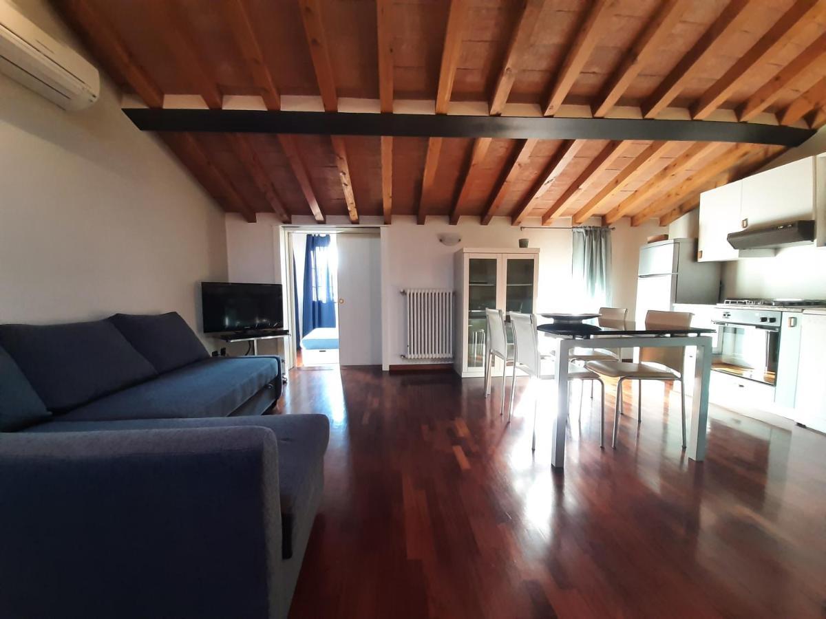 Appartamento Sui Tetti Di Parma Bagian luar foto