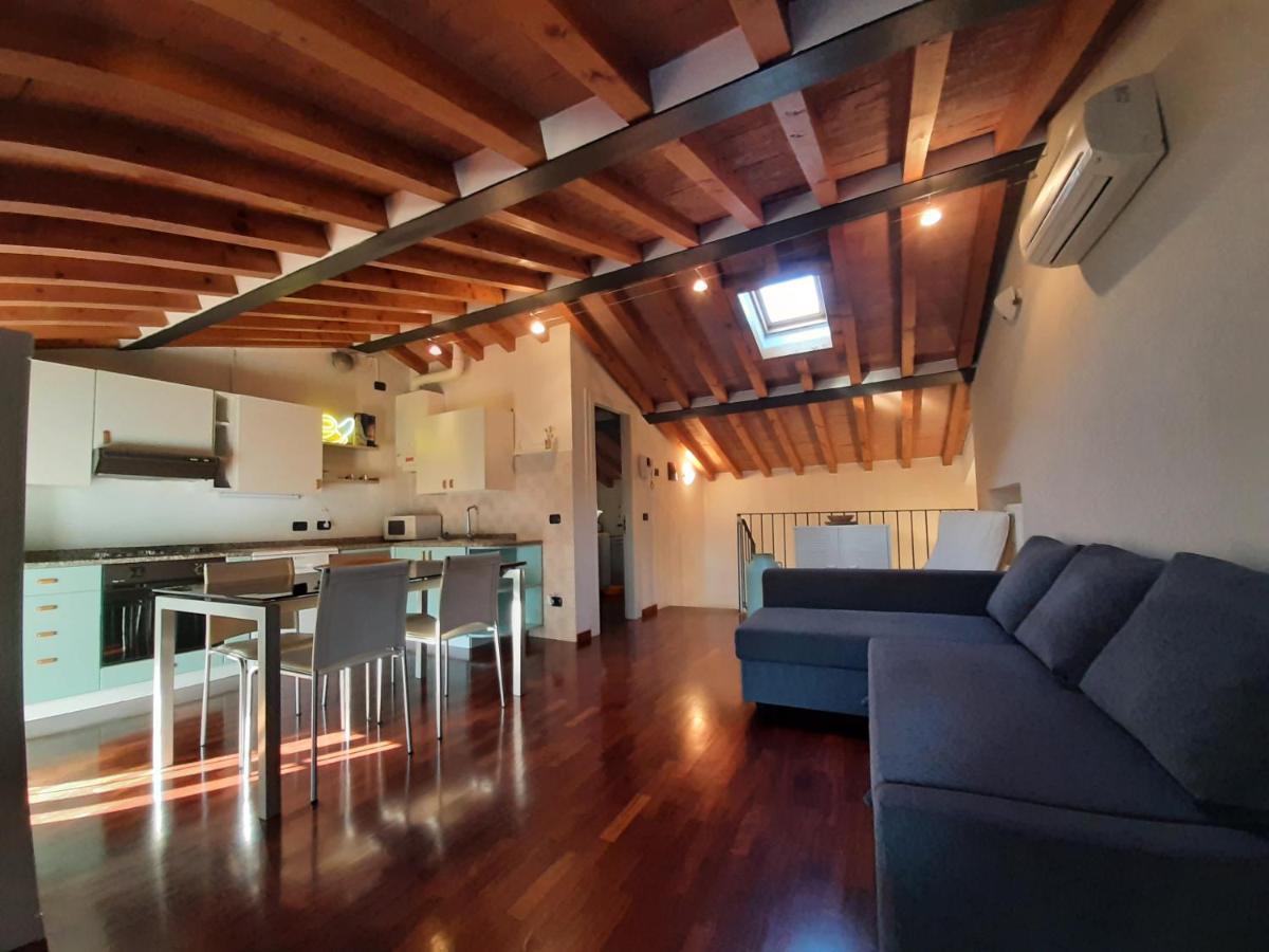 Appartamento Sui Tetti Di Parma Bagian luar foto