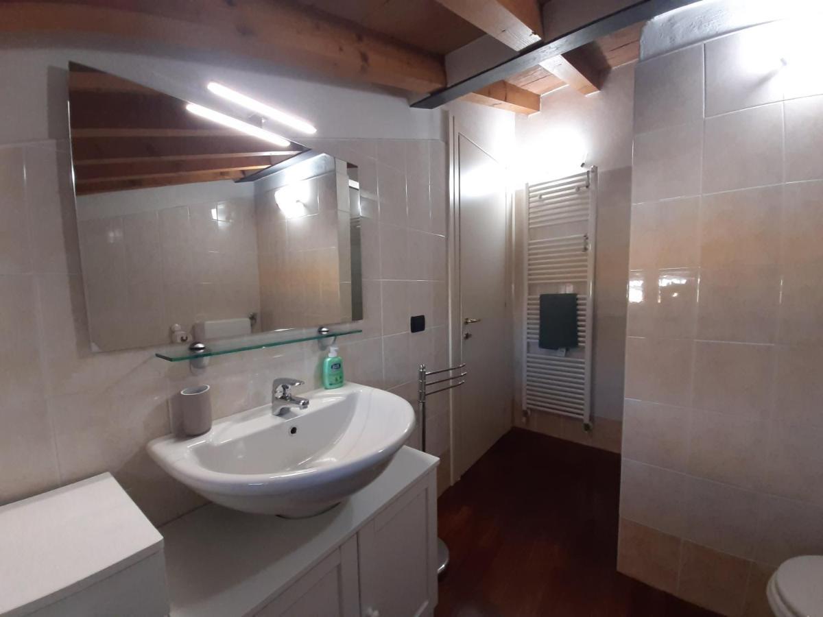 Appartamento Sui Tetti Di Parma Bagian luar foto
