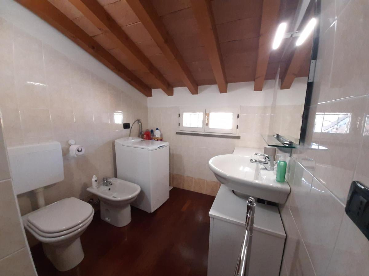 Appartamento Sui Tetti Di Parma Bagian luar foto