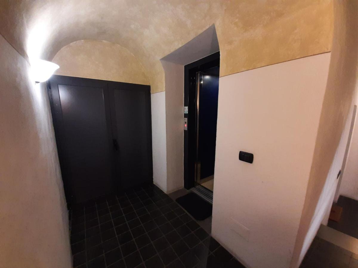 Appartamento Sui Tetti Di Parma Bagian luar foto